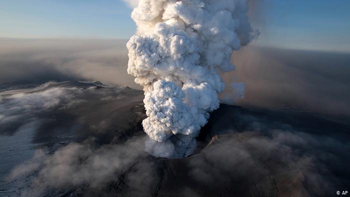 Volcanic eruption rises in Indonesia !