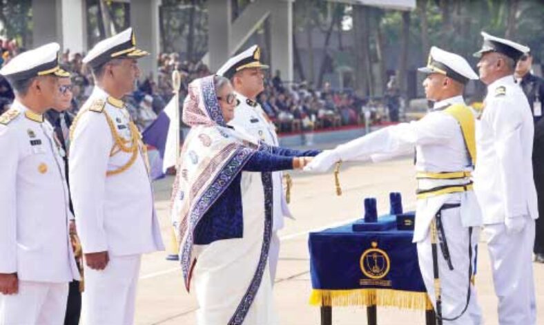 40 Navy officers get award for heroic deeds