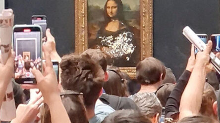 Cake attack on Mona Lisa painting